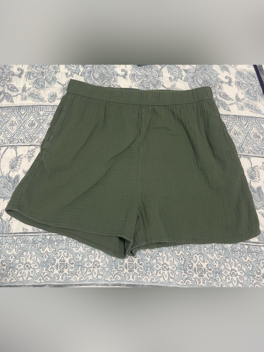 Women’s Universal Thread 100% Cotton Olive Green Shorts - Picture 1 of 5